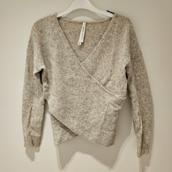 The Group Babaton Yak Wool Sweater XS Heather Grey - Picture 2 of 5